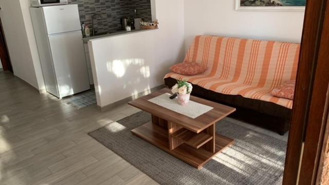 Apartments Toni-Malinska Ngoại thất bức ảnh