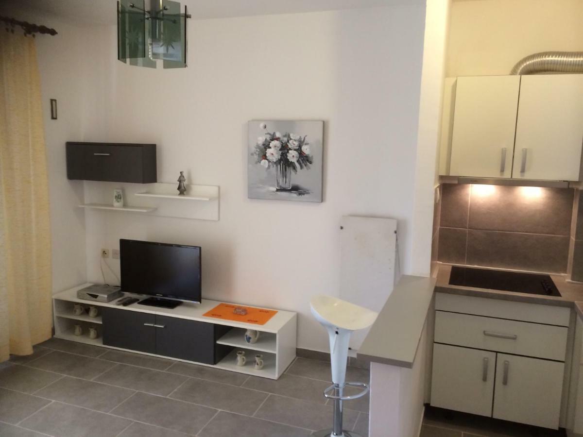 Apartments Toni-Malinska Ngoại thất bức ảnh